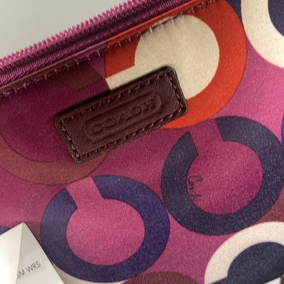 NWT Coach Parker Bordeaux multi op art wristlet - Picture 5 of 8